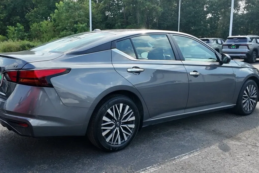 2024 Nissan Altima 2.5 SV photo 1