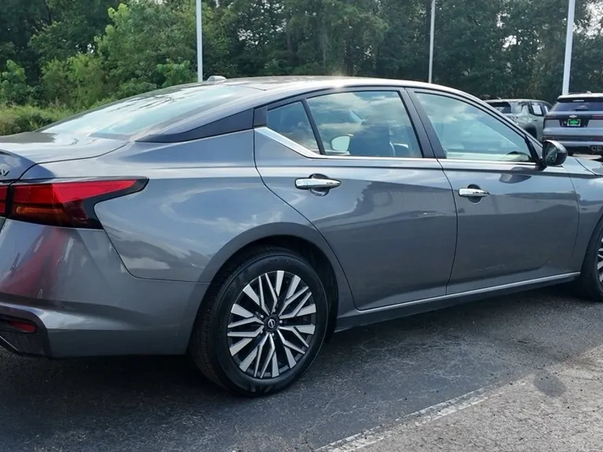 2024 Nissan Altima 2.5 SV photo 1
