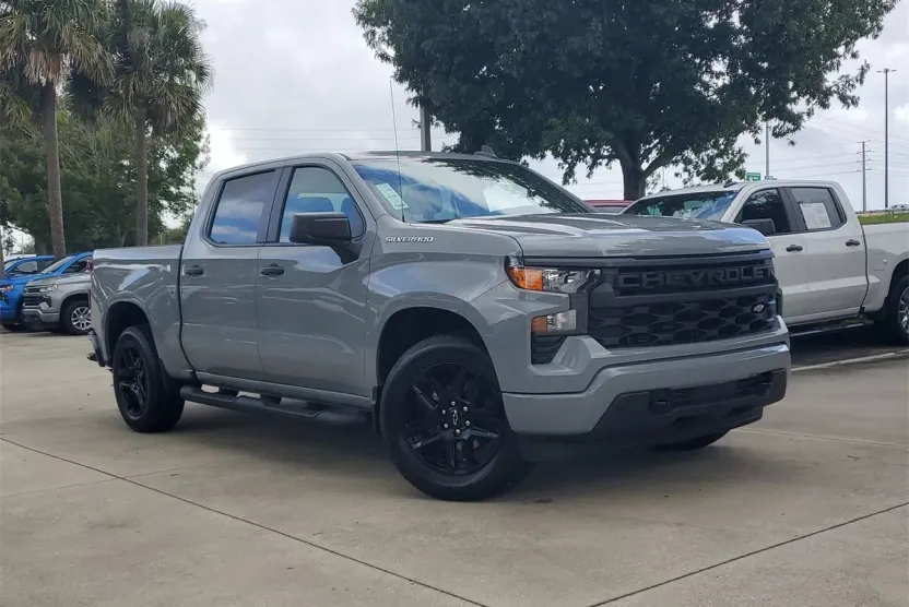 2024 Chevrolet Silverado 1500 Custom photo 1