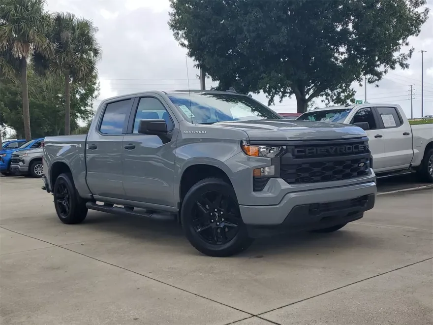 2024 Chevrolet Silverado 1500 Custom photo 1
