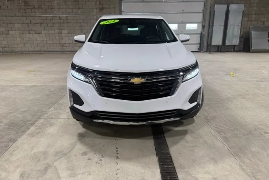 2024 Chevrolet Equinox LT photo 1