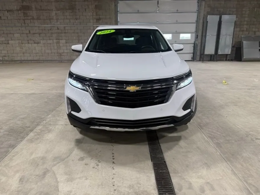 2024 Chevrolet Equinox LT photo 1