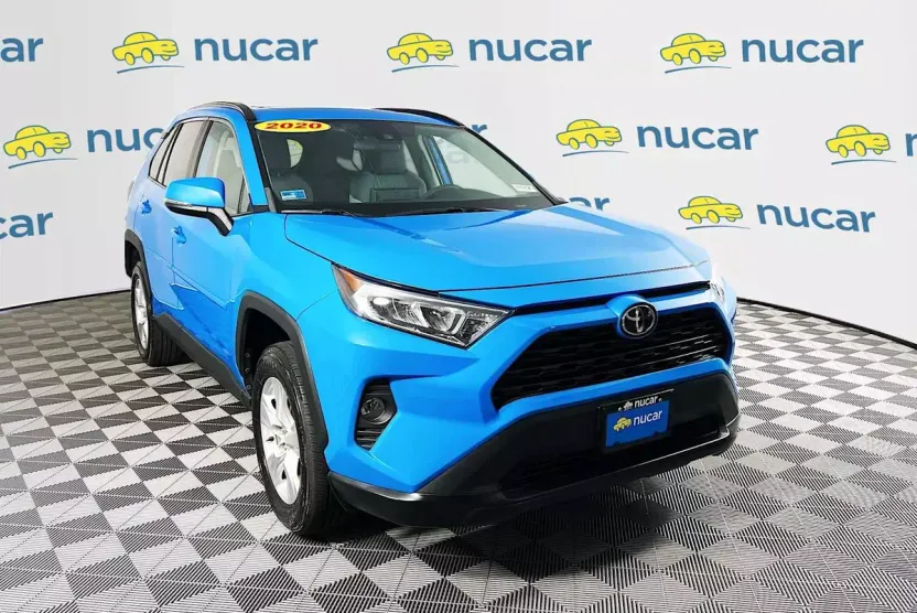 2020 Toyota RAV4 XLE photo 1