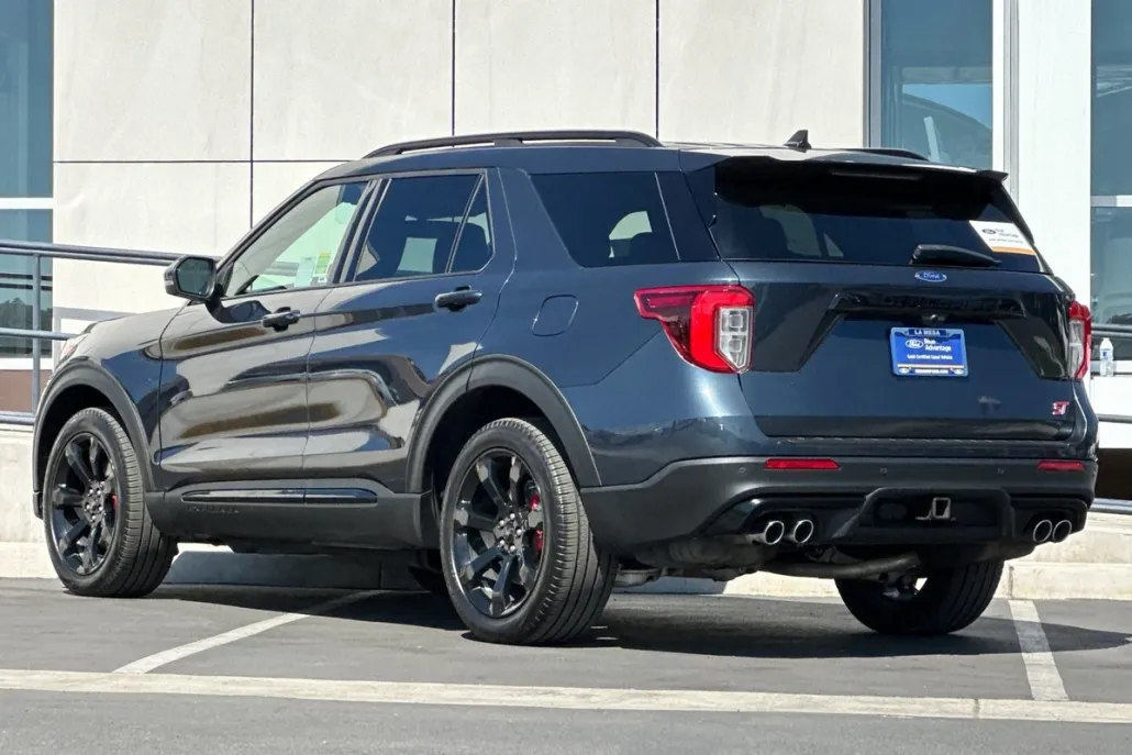2022 Ford Explorer ST photo 1