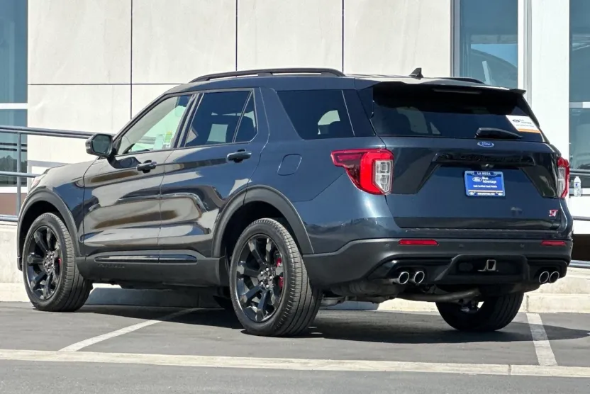 2022 Ford Explorer ST photo 1
