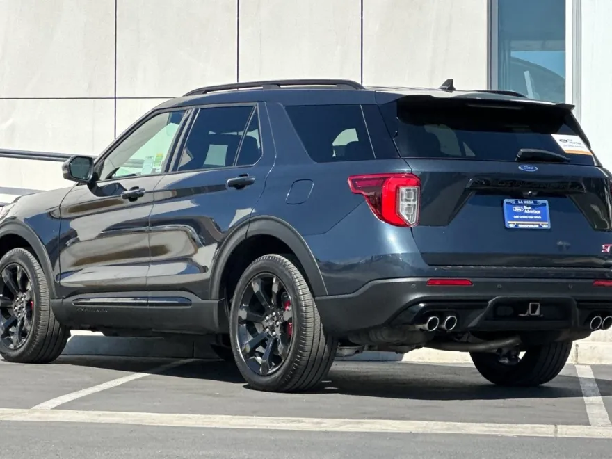 2022 Ford Explorer ST photo 1
