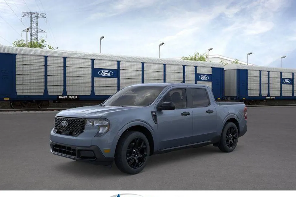 2025 Ford Maverick XLT photo 1