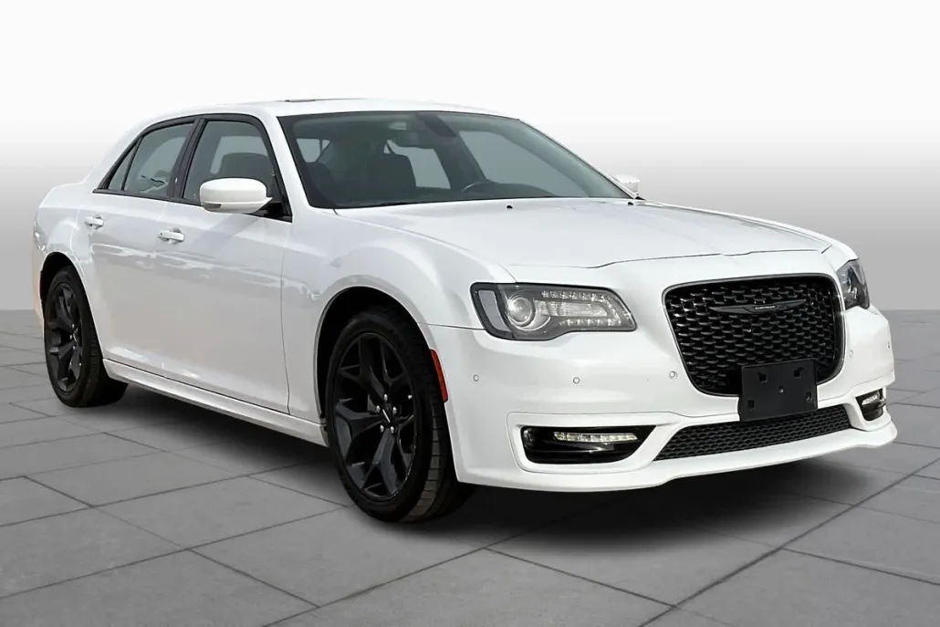 2022 Chrysler 300 Touring L photo 1