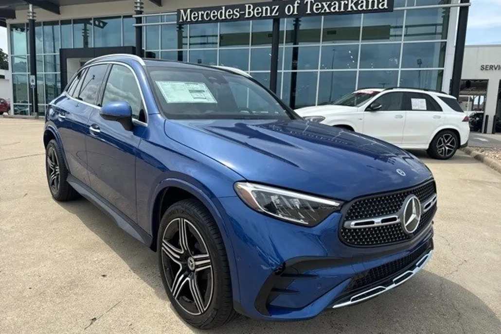 2024 Mercedes Benz GLC 300 photo 1