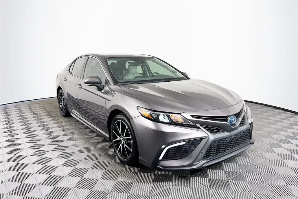 2022 Toyota Camry Hybrid SE photo 1
