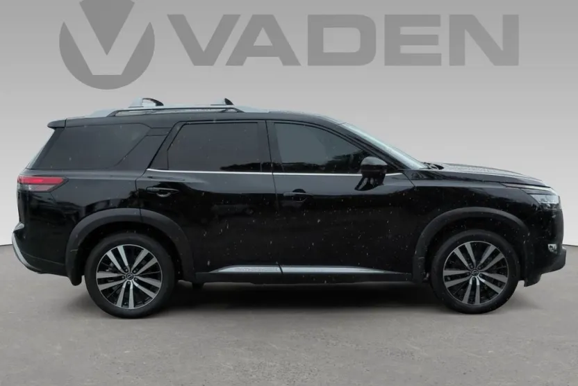 2024 Nissan Pathfinder Platinum photo 1