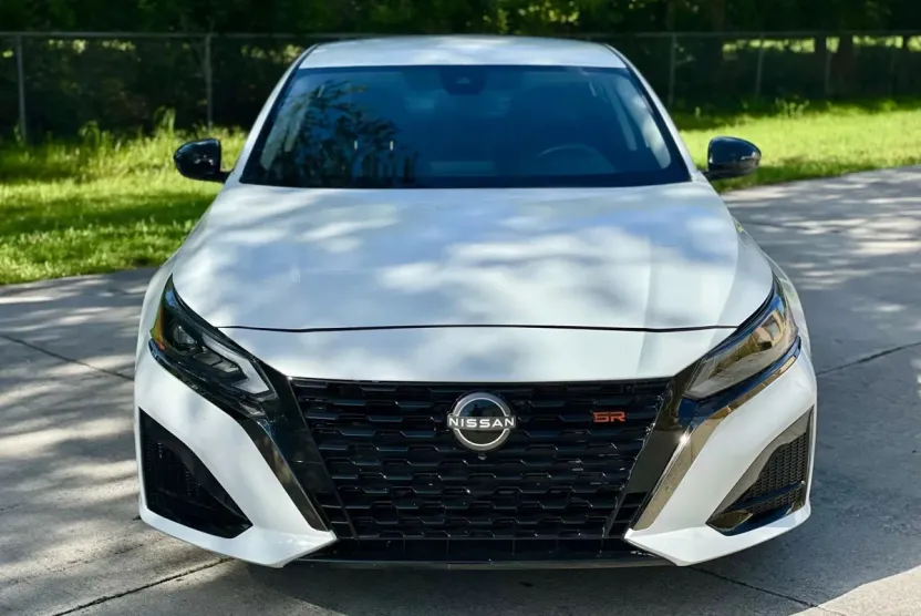 2023 Nissan Altima 2.5 SR photo 1