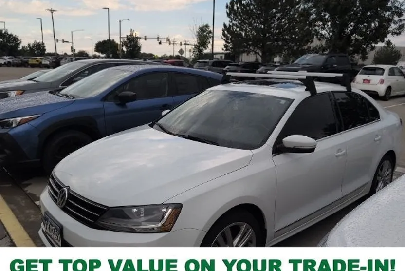2017 Volkswagen Jetta 1.8T SEL photo 1