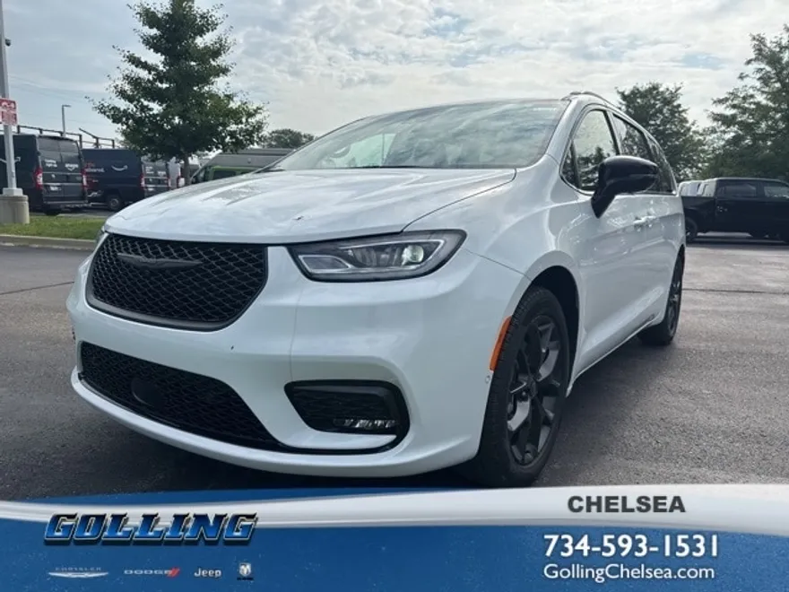 2026 Chrysler Pacifica Limited photo 1