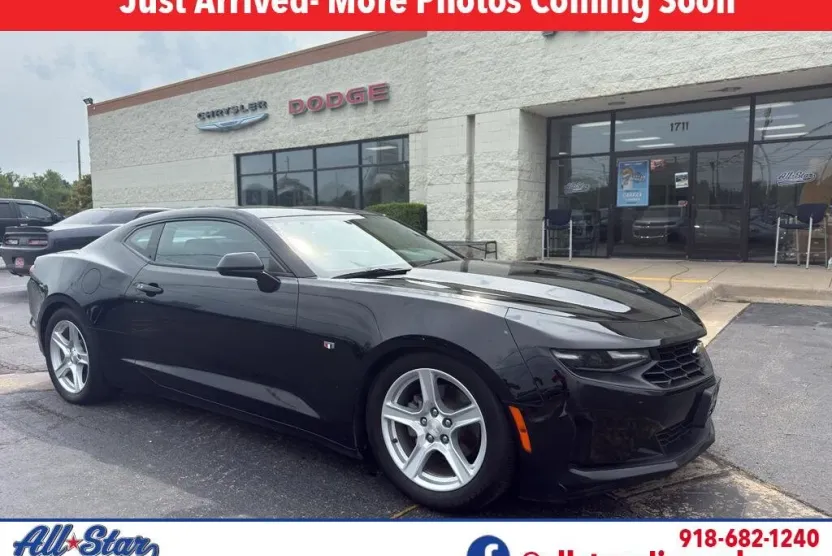 2022 Chevrolet Camaro 1LT photo 1
