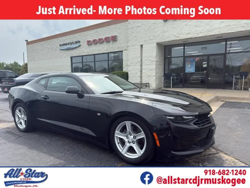 2022 Chevrolet Camaro 1LT photo 1