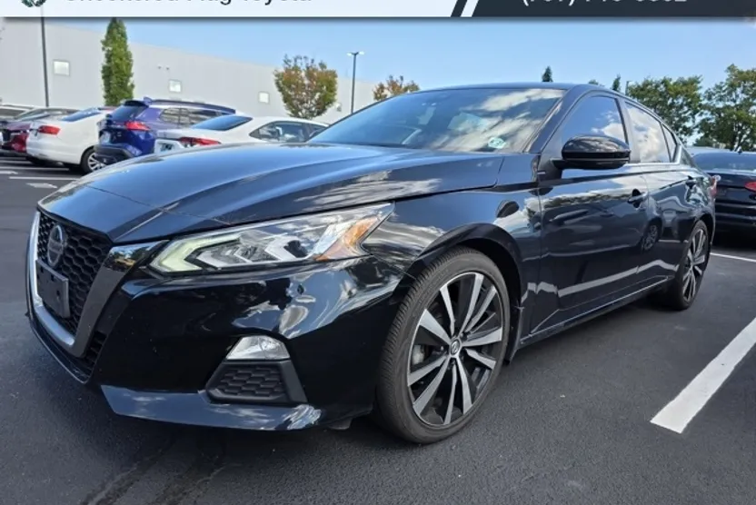 2022 Nissan Altima SR photo 1