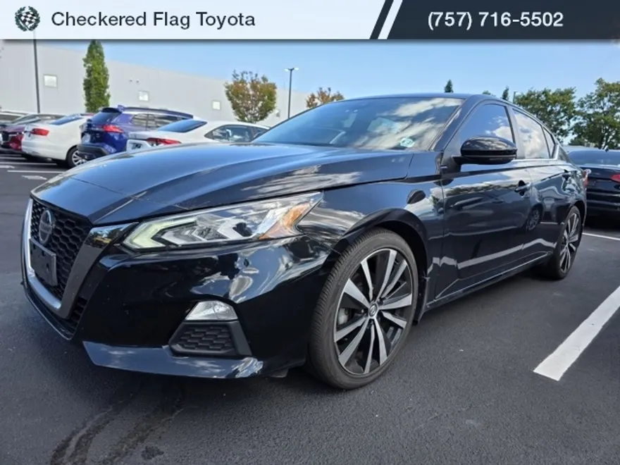 2022 Nissan Altima SR photo 1