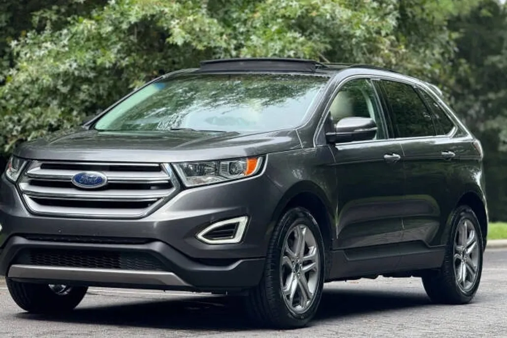 2016 Ford Edge Titanium photo 1