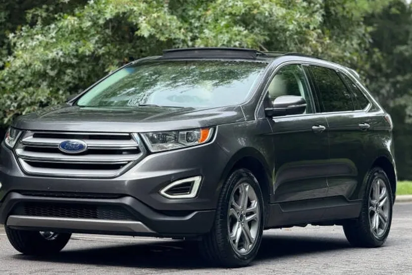 2016 Ford Edge Titanium photo 1