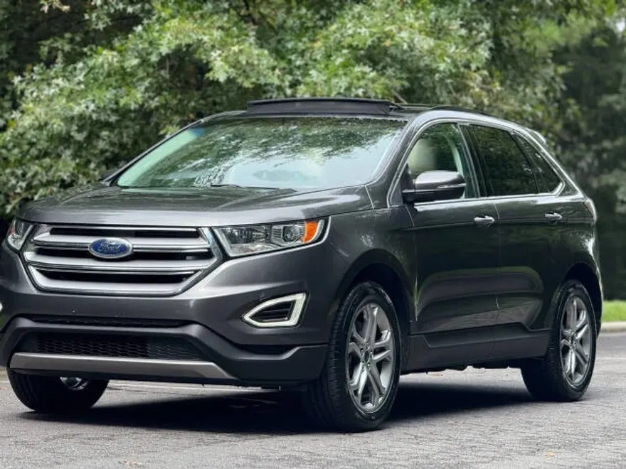2016 Ford Edge Titanium photo 1