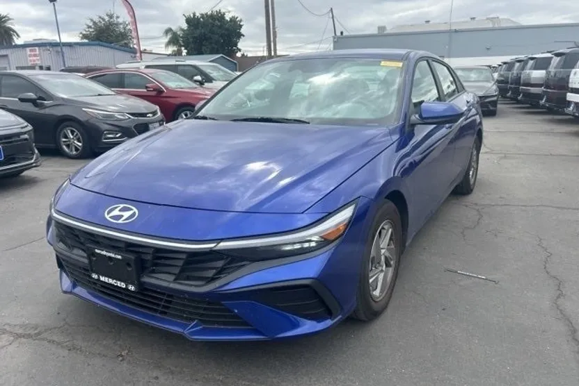 2024 Hyundai Elantra SE photo 1