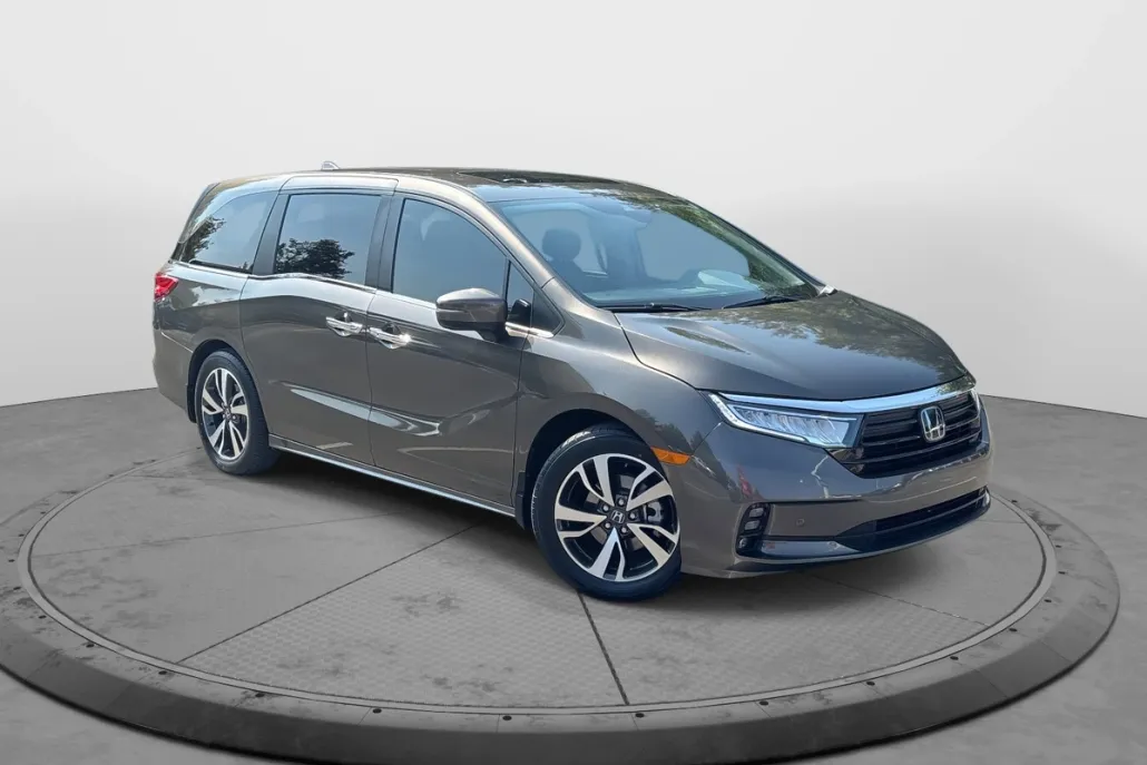 2023 Honda Odyssey Touring photo 1