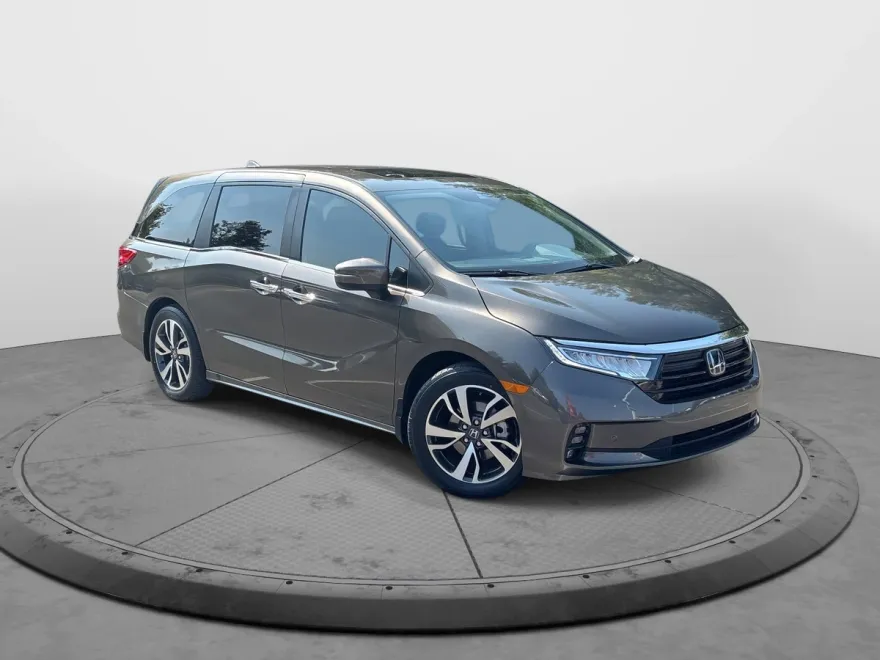 2023 Honda Odyssey Touring photo 1