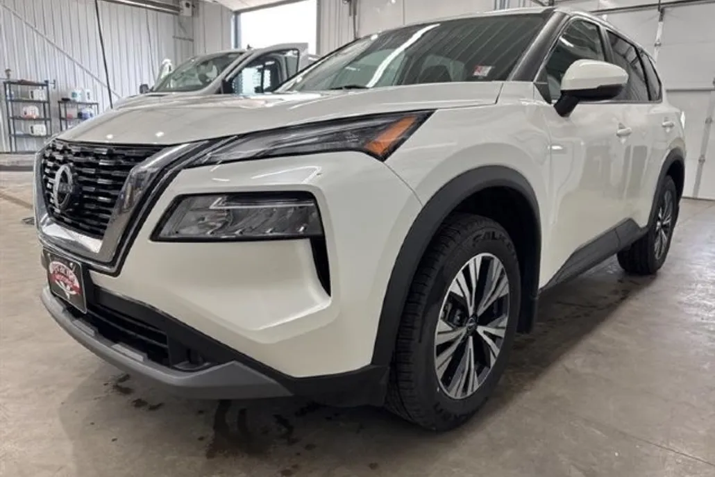 2022 Nissan Rogue SV photo 1