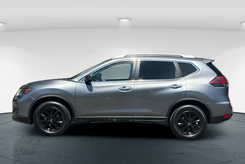 2020 Nissan Rogue SV photo 1
