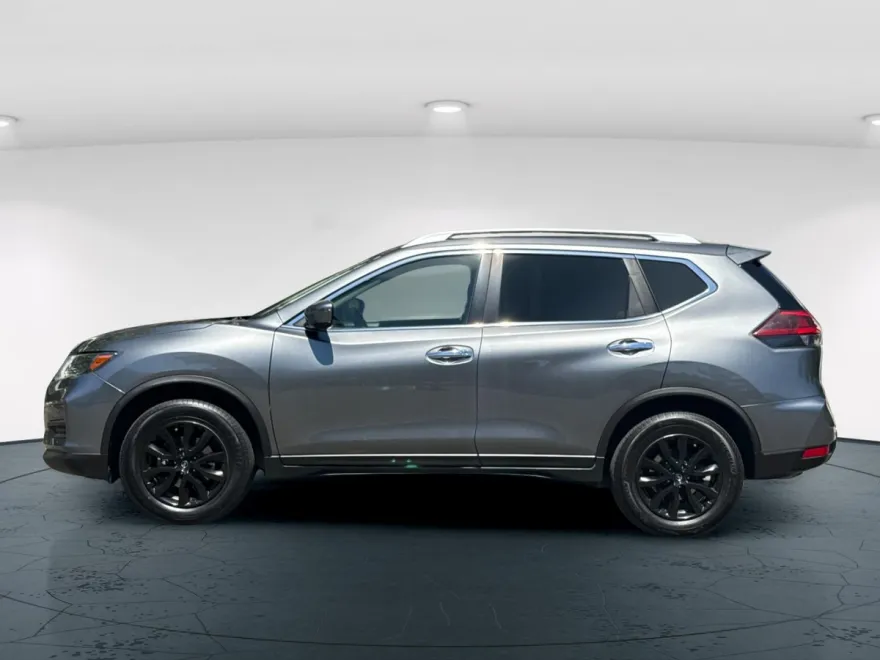 2020 Nissan Rogue SV photo 1