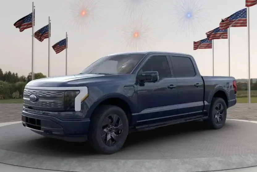 2023 Ford F-150 Lightning Lariat photo 1