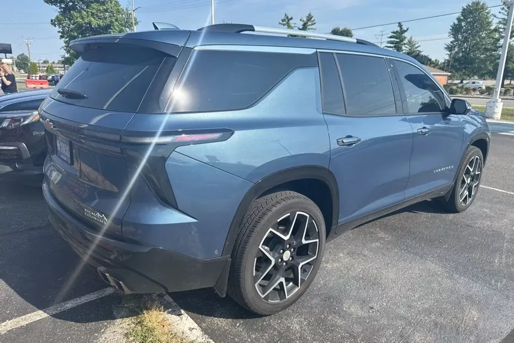 2025 Chevrolet Traverse High Country photo 1