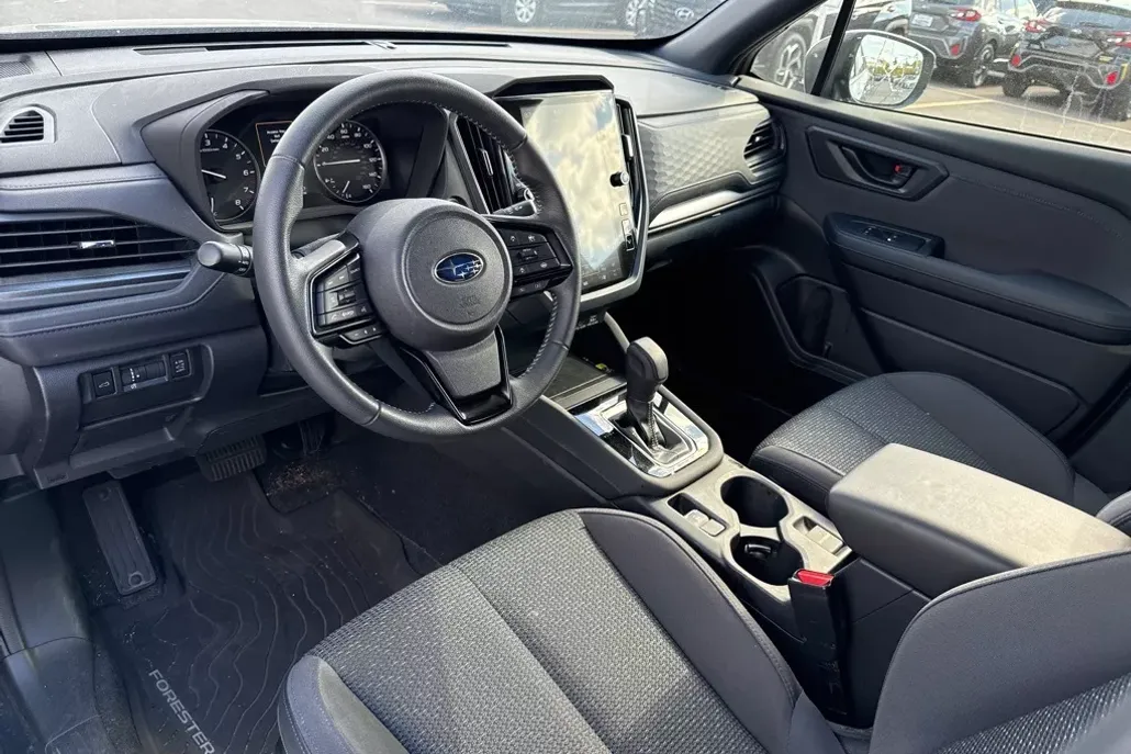 2025 Subaru Forester Premium photo 1