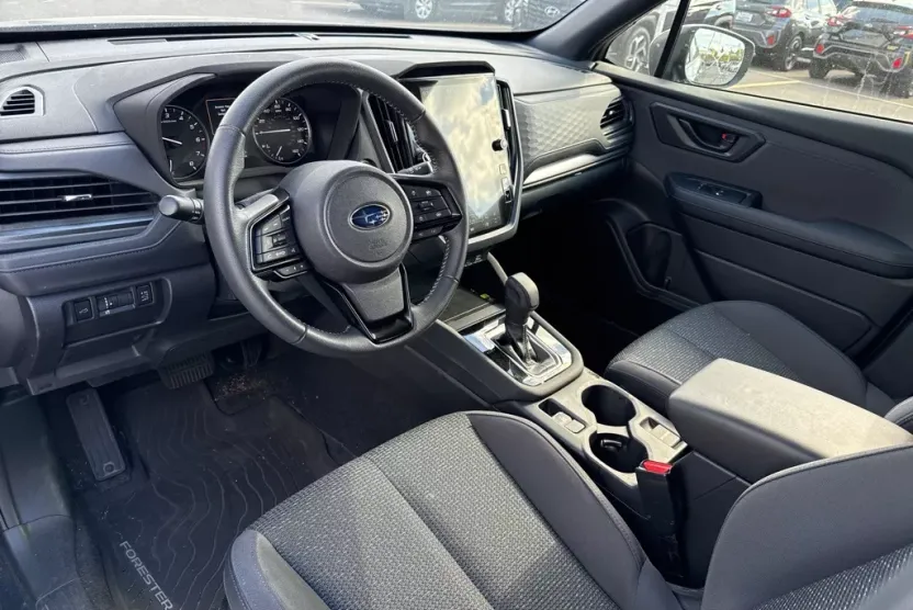 2025 Subaru Forester Premium photo 1