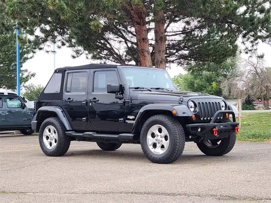 2013 Jeep Wrangler Unlimited Sahara photo 1