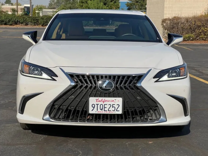 2022 Lexus ES 350 photo 1