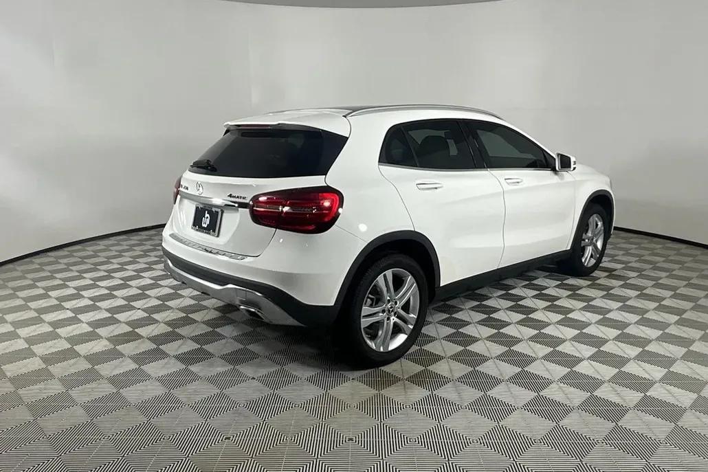 2020 Mercedes Benz GLA 250 4MATIC photo 1