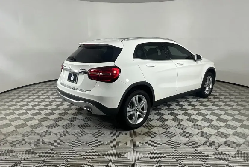 2020 Mercedes Benz GLA 250 4MATIC photo 1