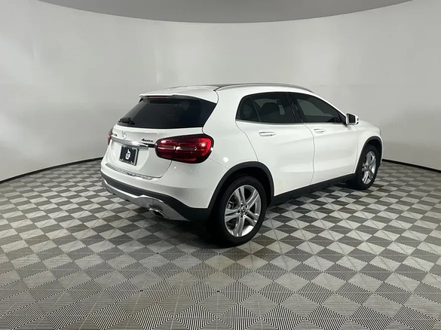 2020 Mercedes Benz GLA 250 4MATIC photo 1