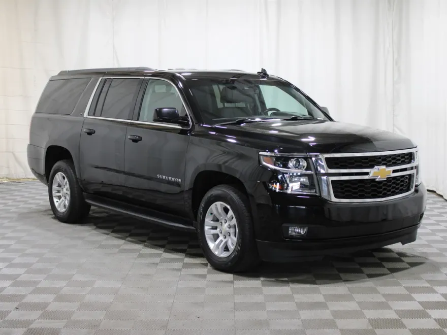 2020 Chevrolet Suburban LT photo 1
