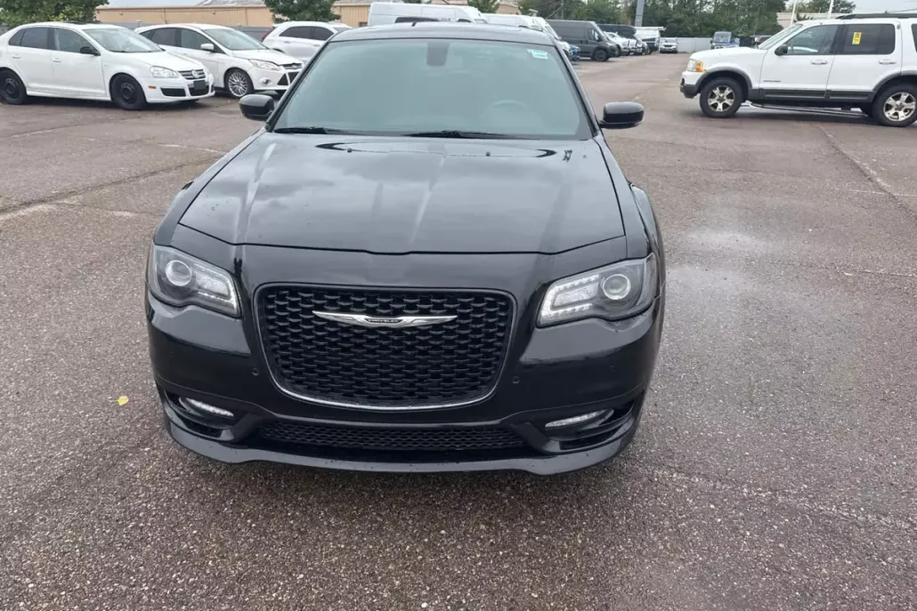 2018 Chrysler 300 photo 1