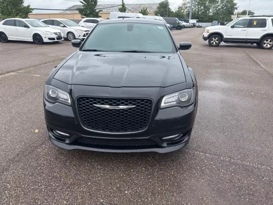 2018 Chrysler 300 photo 1
