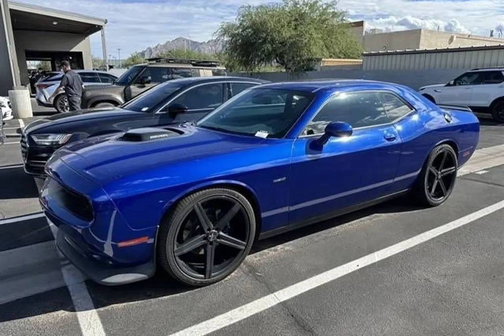 2019 Dodge Challenger R/T photo 1