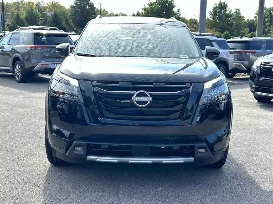 2025 Nissan Pathfinder SL photo 1