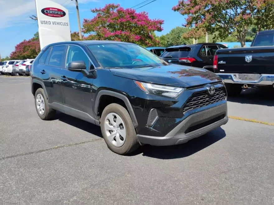 2024 Toyota RAV4 LE photo 1