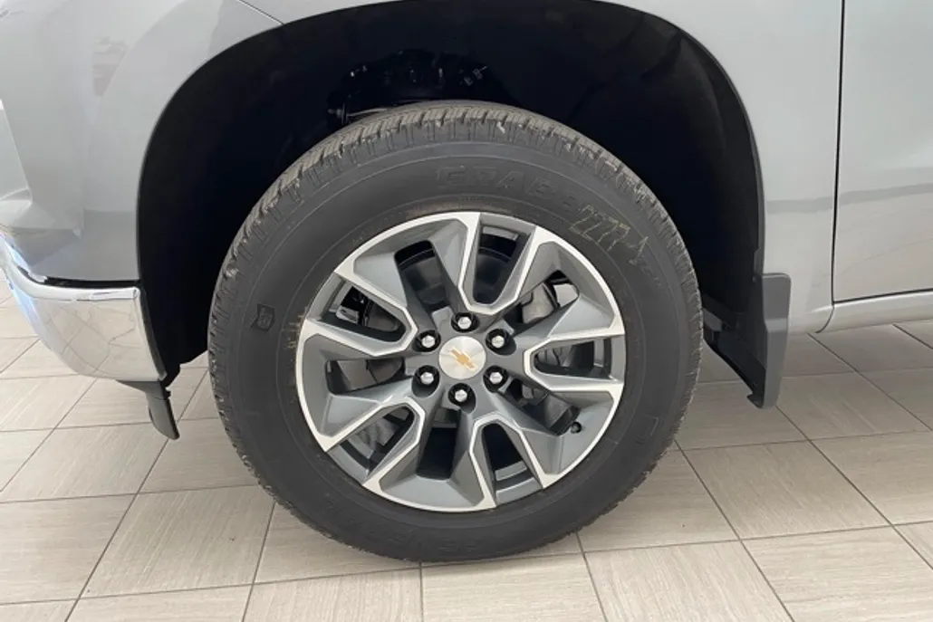 2026 Chevrolet Silverado 1500 LT photo 1