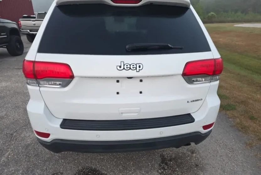2019 Jeep Grand Cherokee Laredo E photo 1