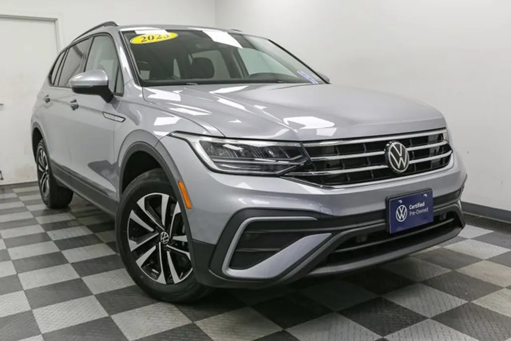 2023 Volkswagen Tiguan S photo 1