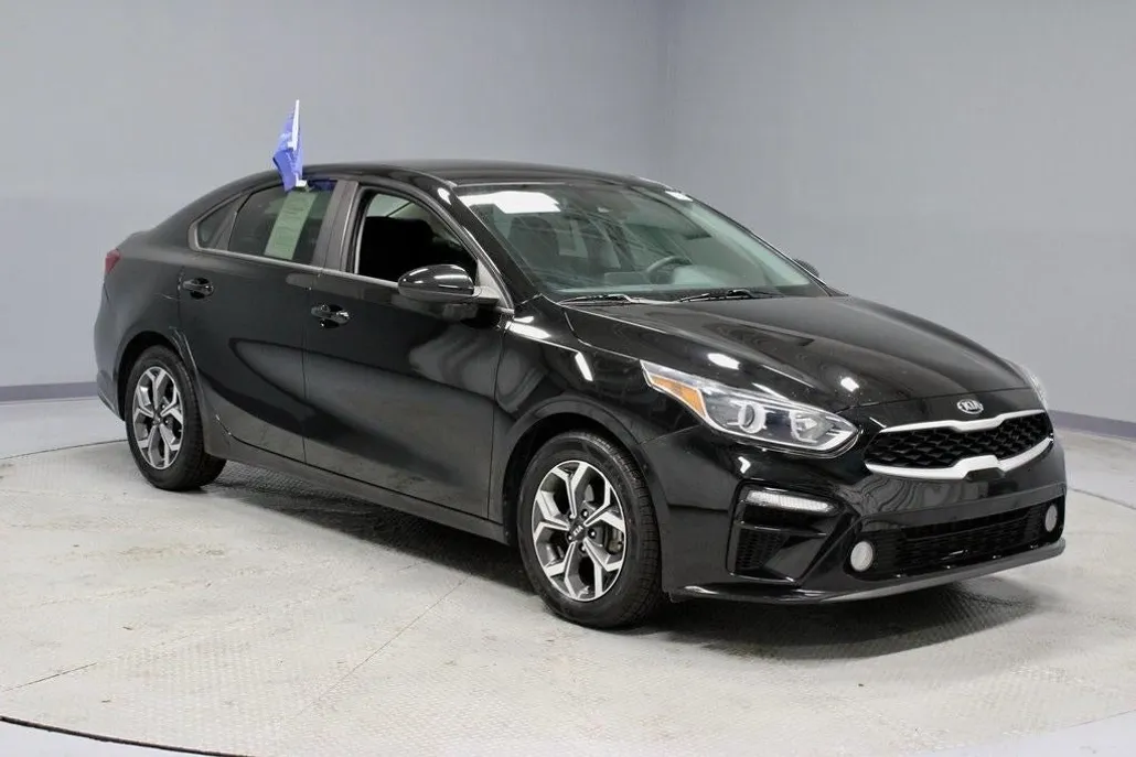 2019 Kia Forte LXS photo 1